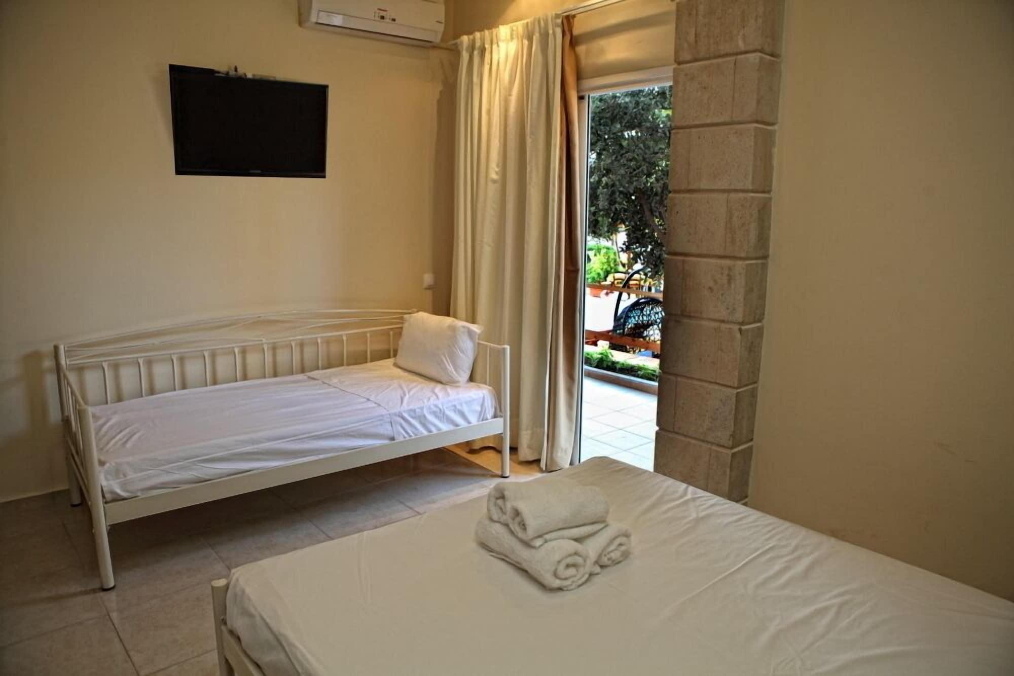 העיירה רתימנו Niriides Beach Hotel חדר תמונה