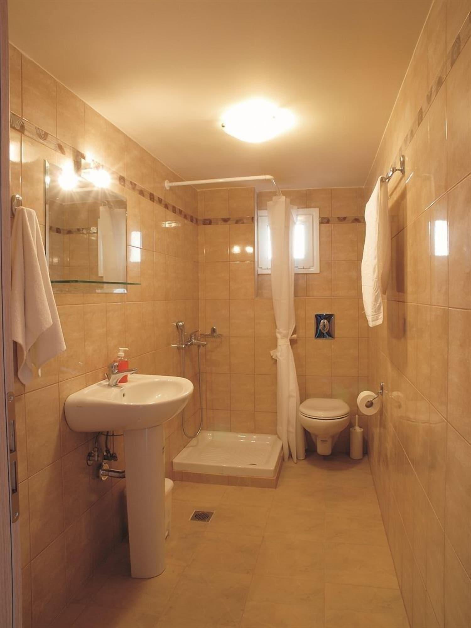 העיירה רתימנו Niriides Beach Hotel מראה חיצוני תמונה