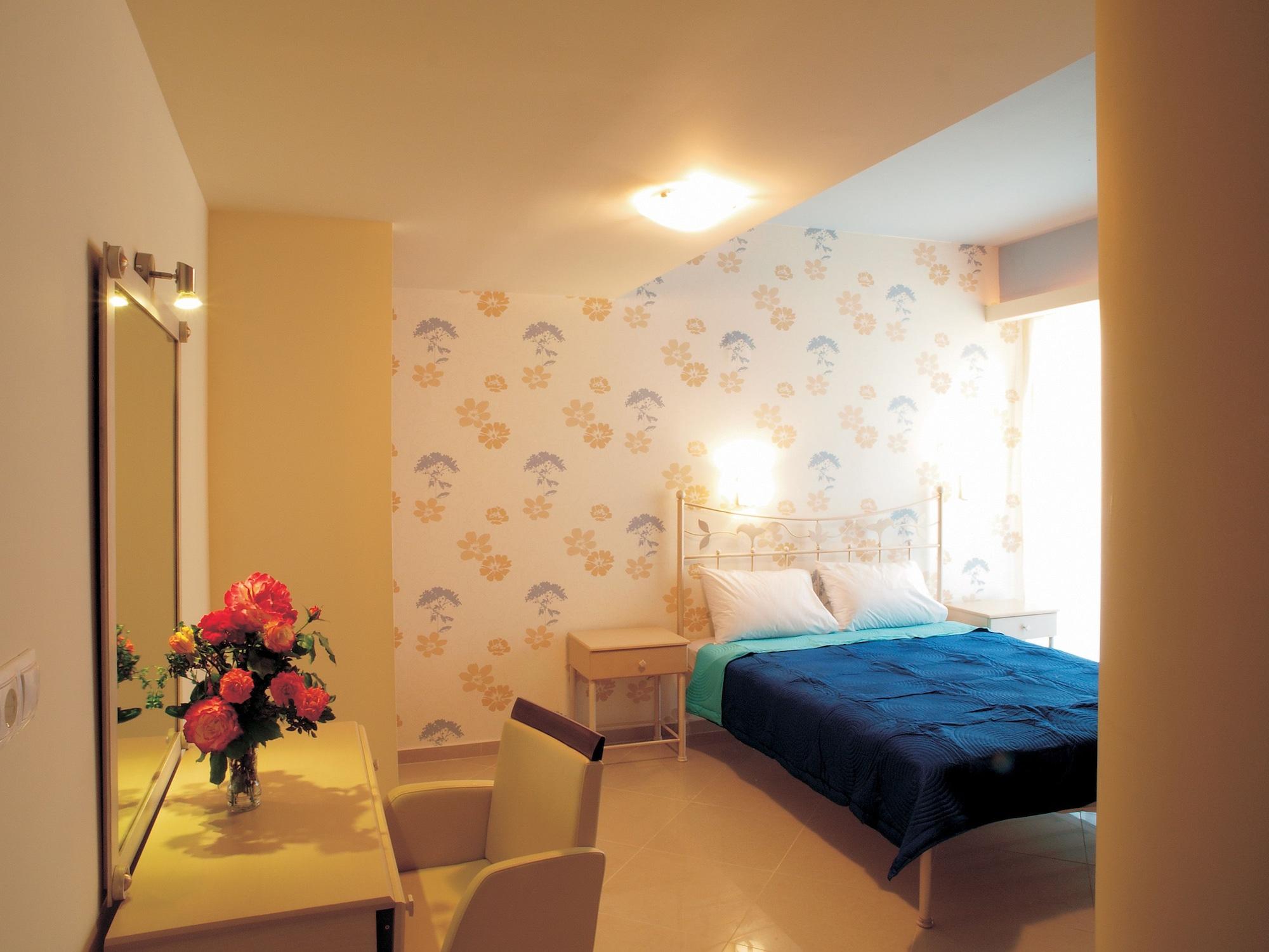 העיירה רתימנו Niriides Beach Hotel חדר תמונה