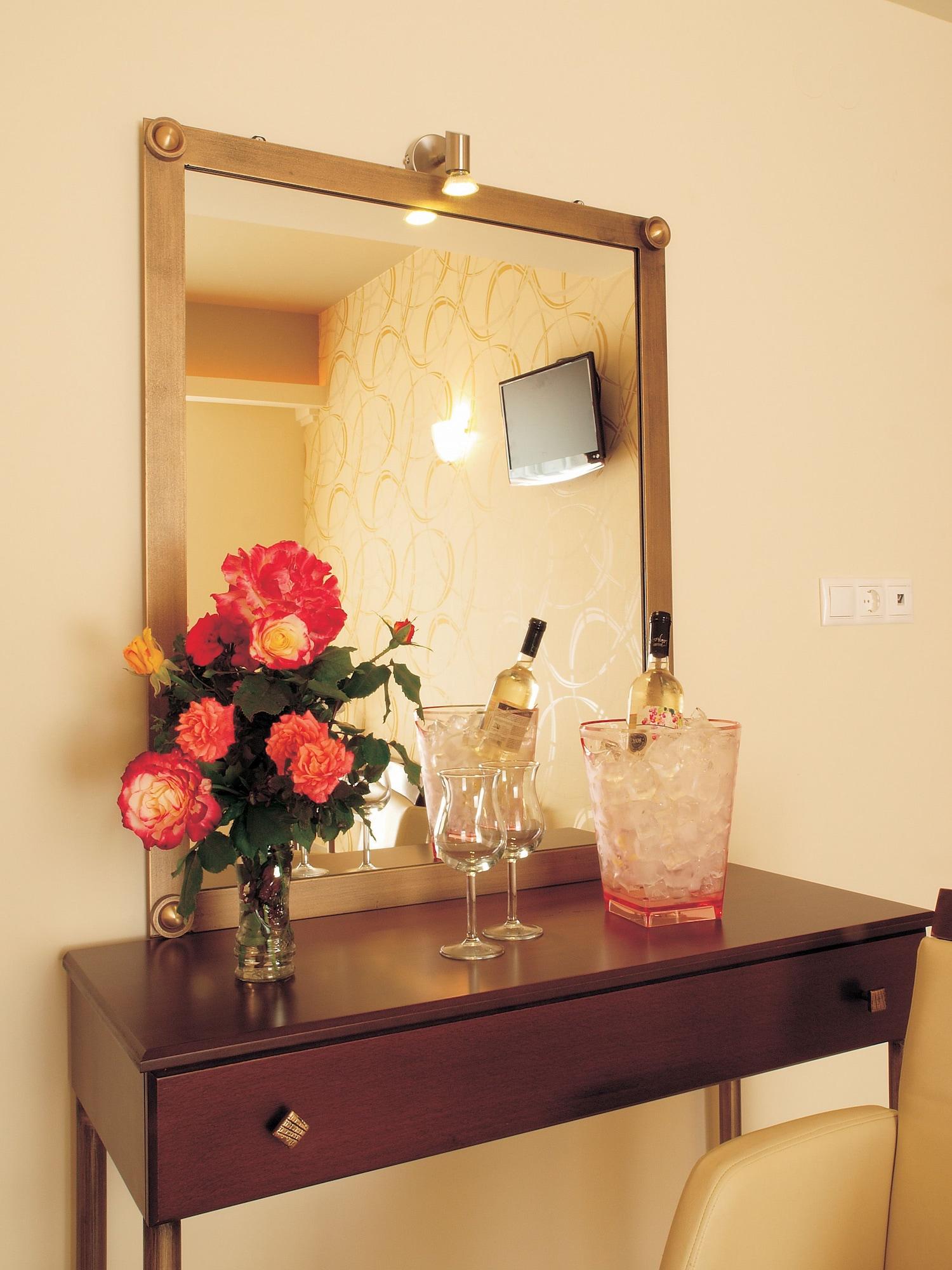 העיירה רתימנו Niriides Beach Hotel מראה חיצוני תמונה
