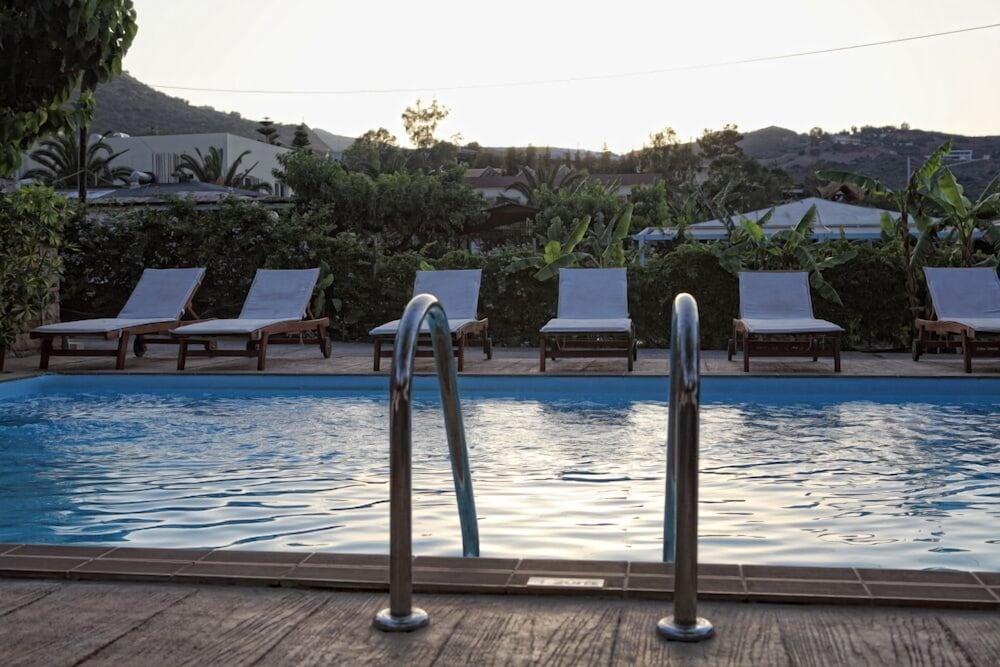 העיירה רתימנו Niriides Beach Hotel מתקנים תמונה