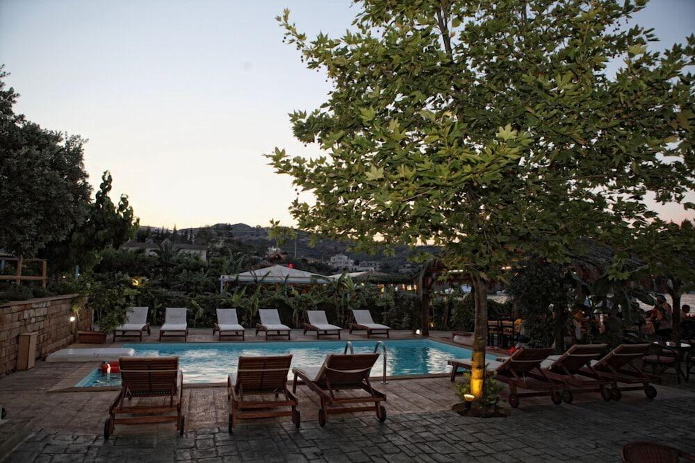 העיירה רתימנו Niriides Beach Hotel מתקנים תמונה