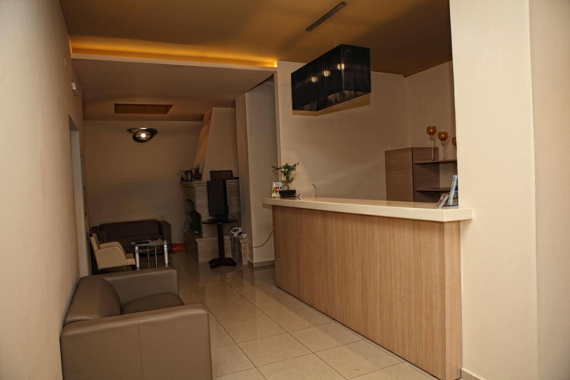 העיירה רתימנו Niriides Beach Hotel מראה חיצוני תמונה