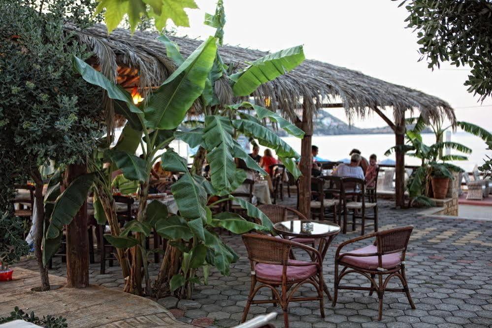 העיירה רתימנו Niriides Beach Hotel מראה חיצוני תמונה