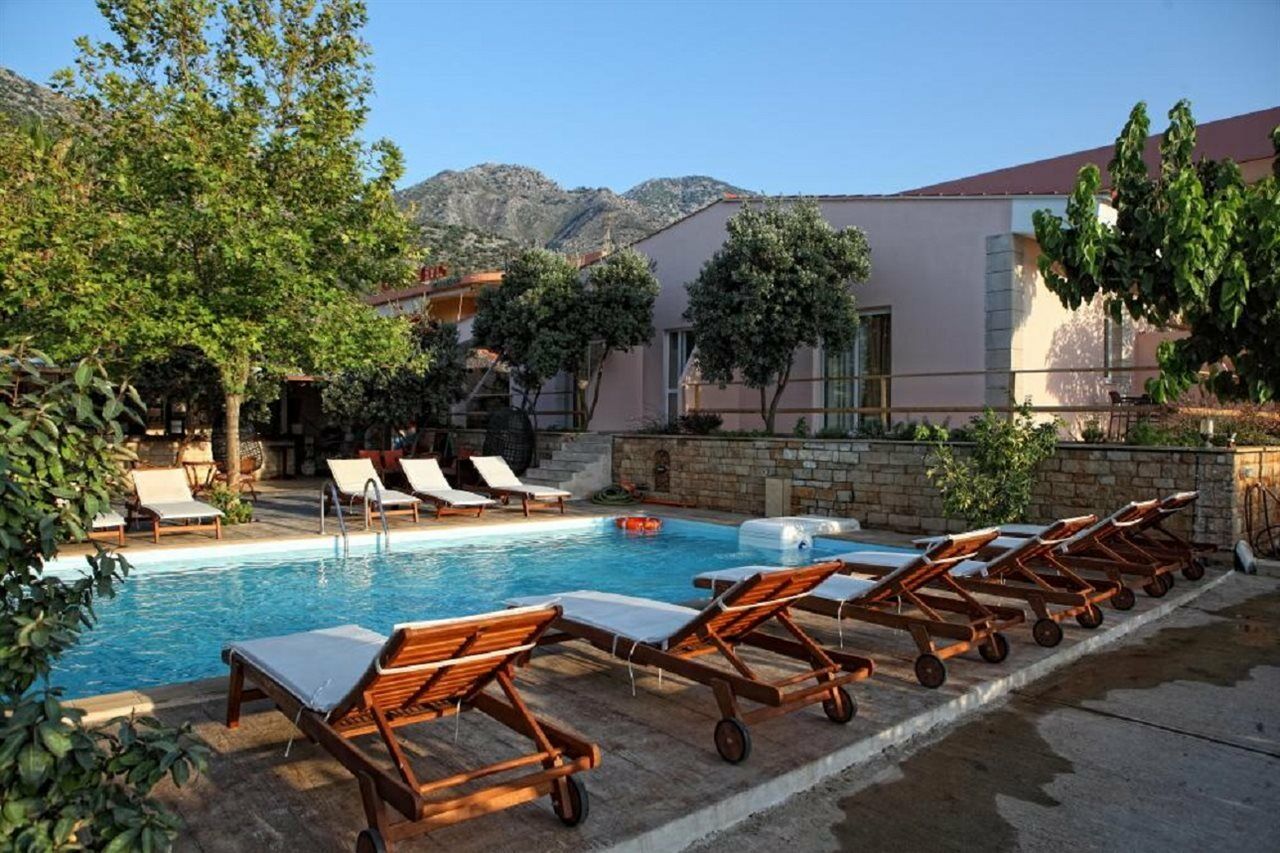 העיירה רתימנו Niriides Beach Hotel מראה חיצוני תמונה