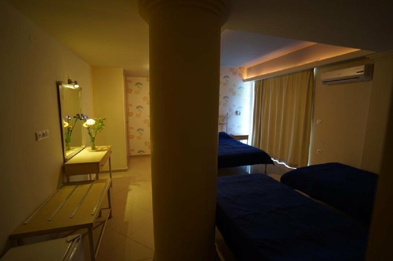 העיירה רתימנו Niriides Beach Hotel מראה חיצוני תמונה